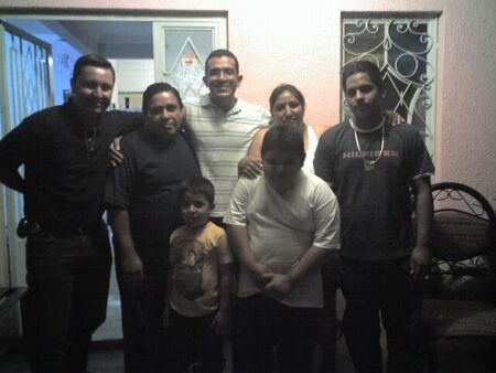 Una familia potente que enseñaron bautizaron y ahora son lideres de la rama de Apatzingan.
César  Valdez Acosta
17 Apr 2007