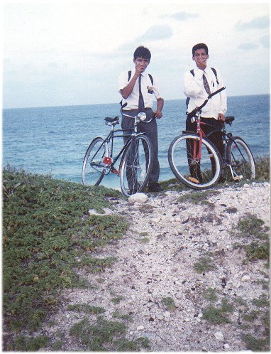 comiendo manzanas
Arquimides  Leyva
25 Jan 2002