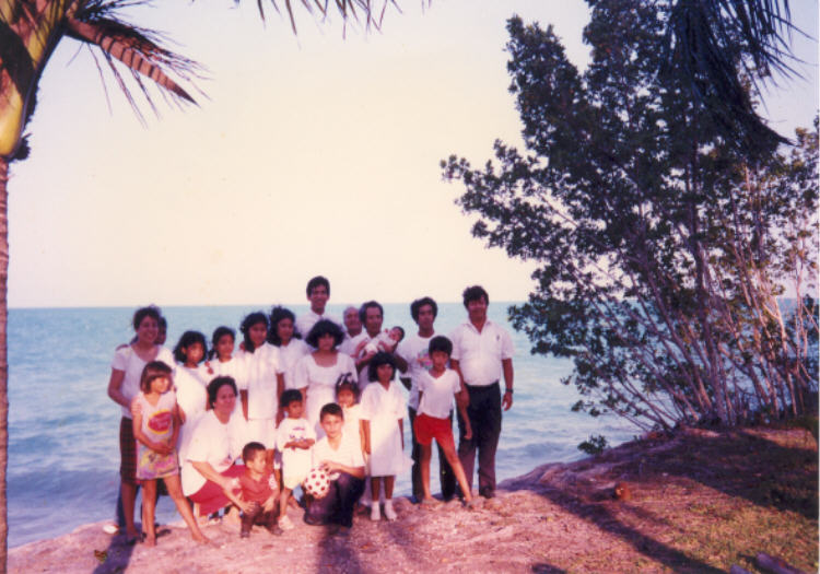 Dia especial en Calderitas debido a la union a la Iglesia, de la Familia Benavides.
Arquimides  Leyva
22 Nov 2003