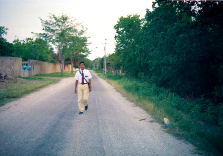 Buscando obejas por el camino proximo proximo a la playa
Arquimides  Leyva
22 Nov 2003
