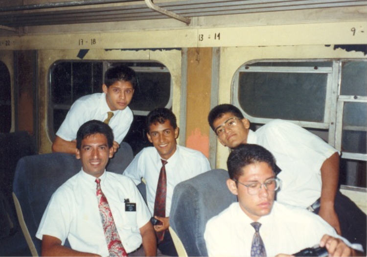 En el tren a la actividad de Uaima...eran horas de la madrugada.
Arquimides  Leyva
22 Nov 2003