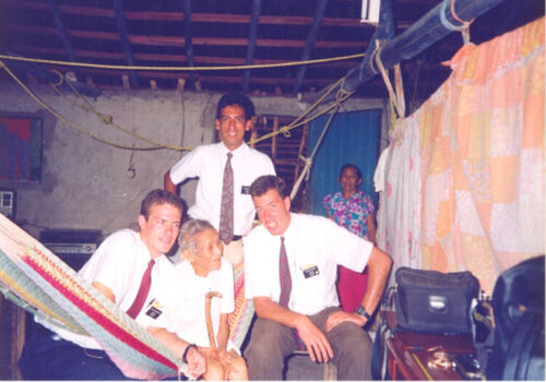 De visita a una Familia en una rama proxima a Chetumal
Arquimides  Leyva
12 Dec 2003