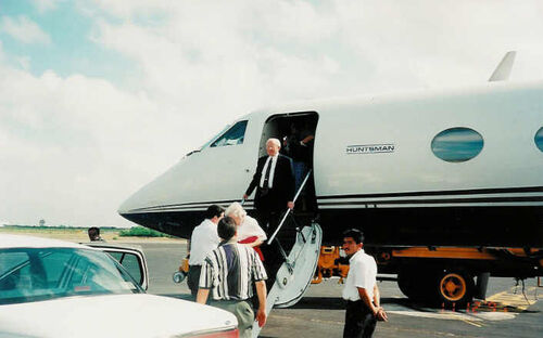 LLEVAMOS EL ELDER WARNER Y SU SERVIDOR EL EQUIPAJE DEL PROFETA Y COMITIVA AL AEROPUERTO
Omán  Guzmán Saunders
04 Oct 2004