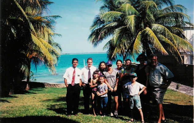 VEAN QUE CHULADA DE LAGUNA EN BACALAR, Q. ROO
Omán  Guzmán Saunders
04 Oct 2004