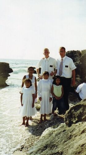 Elder Cook y Elder Daly bautizando en Isla Mujeres
Adam John Daly
21 May 2008