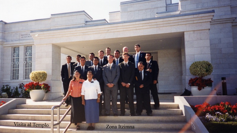 Zona Itzimna visitando al templo
Adam John Daly
21 May 2008