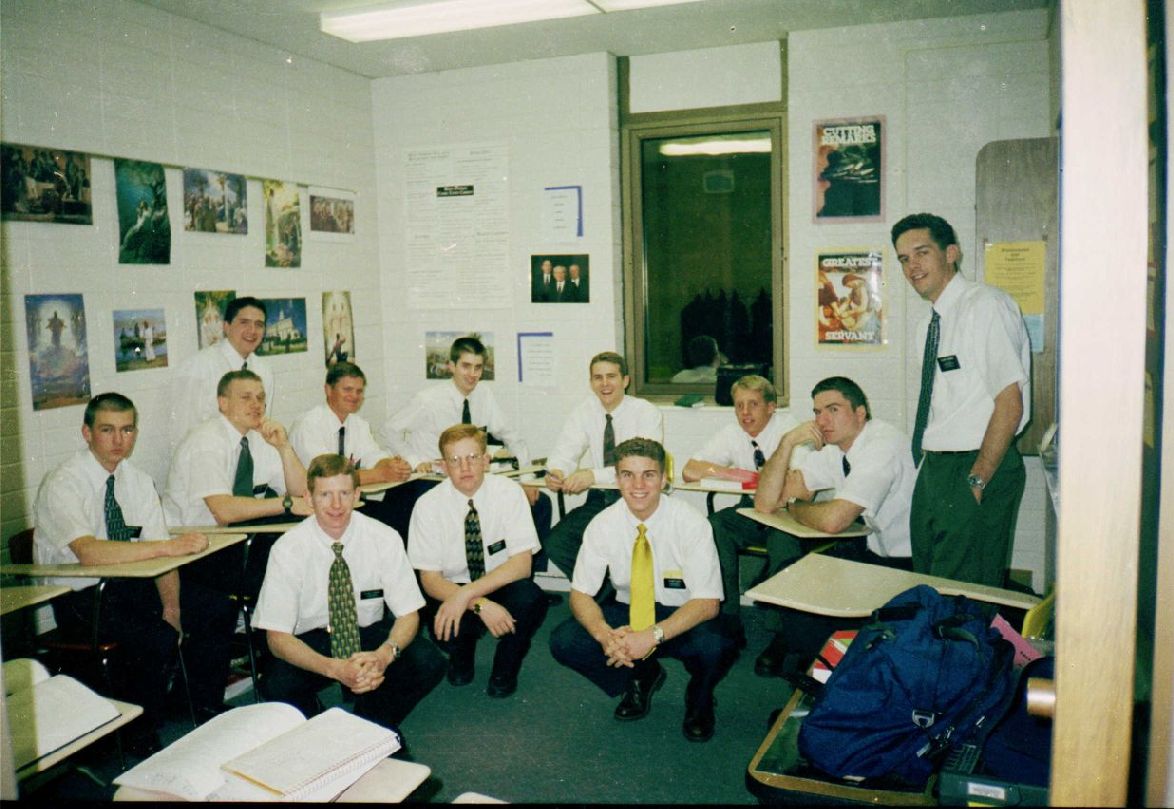 MTC district/generation just before Spanish and discussion-learning class began.
CCM distrito/generacion justo antes clases de espanol  y aprendizaje de las charlas empezaban.
Russel  Miner
28 Aug 2008