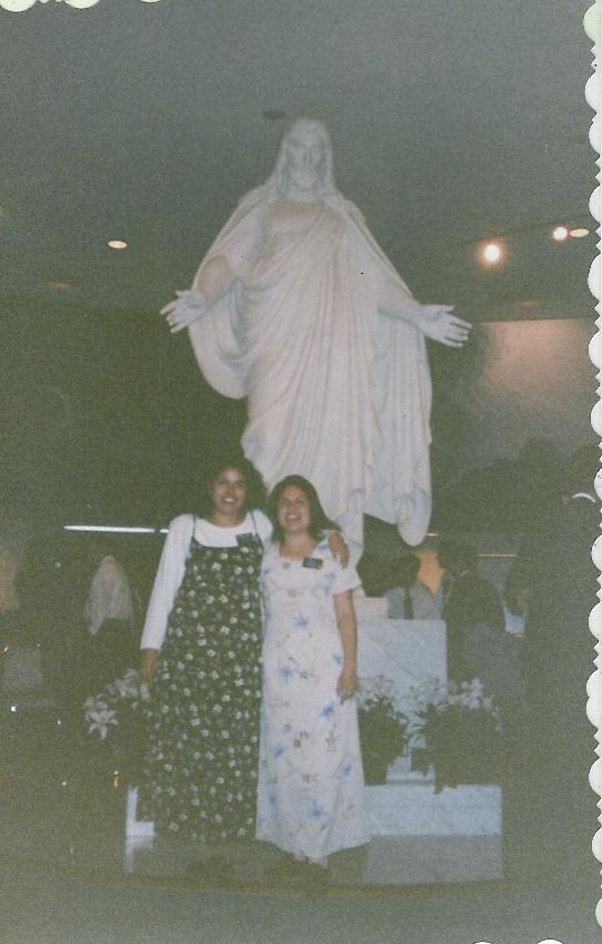 DESPUES  DE CANTAR  EN EL  CENTRO  DE VISTANTES  CASI  TODA  LA MISIÓN  NORTE.
Diana  LOPEZ  SANCHEZ
25 Jul 2004