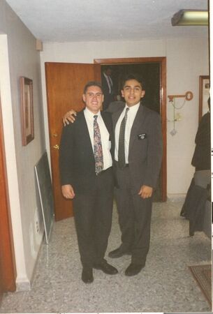 Elder Call y Elder Orozco en las oficinas de la casa de mision - 1994
Jorge  Orozco
23 Apr 2007