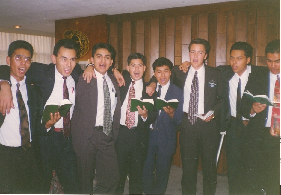 Junta de Consejo - Noviembre de 1994 - Elderes, perdonen mi malisima memoria -  De Izquierda a Derecha: Elder Gonzalez, Elder Quintana, Elder Orozco, Elder Ayala, Elder ??, Elder ??, Elder ?? y Elder Notario.
Jorge  Orozco
23 Apr 2007