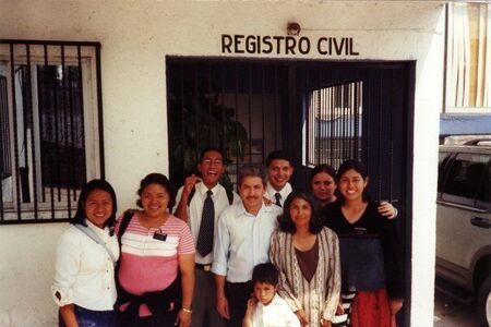 en un registro civil casando a una pareja para que se pudiera bautizar en Lomas Verdes con elder Sanchez. Nos llevamos a las hnas. de testigos
Daniel  Silva
10 Jul 2009