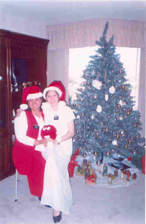 Hna. Torres y Hna. Hernandez en Navidad una de mis mejores amigas en la mision
Alexandra  Hernández Salazar
14 Feb 2002