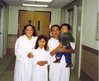 Fam. Agapito Ayala-Barrio Villas
Elder Teachout y Elder De La Cruz
Jorel  De La Cruz
27 Jan 2005