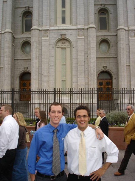 Sacamos esta foto despues de la conferencia general el abril pasado.  

Elder Lenio y Elder Allred
Matthew A Lenio
30 Mar 2006