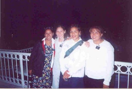 Mis mejores amigas Hna. Santillan, Hna. Hernandez, Hna. Segura y Hna. Torres
Alexandra  Hernández Salazar
14 Feb 2002