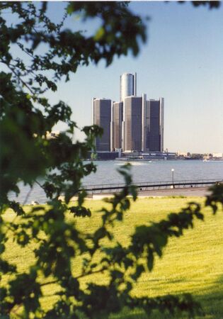 View of the Renaissance Center from Canada (1990).
Daryl  Johnson
20 Feb 2012