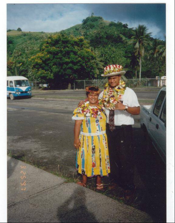 me and Waine Matisima's wifee, Sandra!...mwa chon Waine, ua men pwositi kemi chapura!
Kinania F Fangupo
17 May 2003