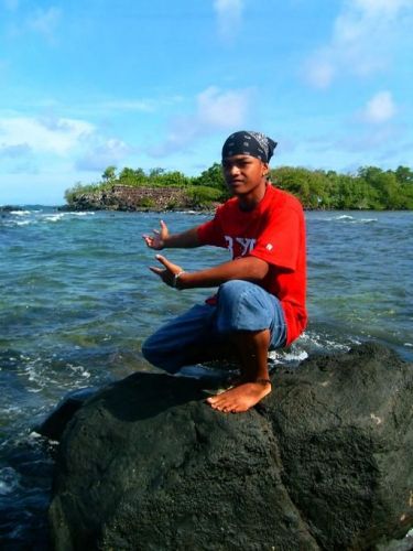 Mingle Hemon showing off his island and Nan Madol
BRANDON THOMAS LINDLEY
22 Jul 2007
