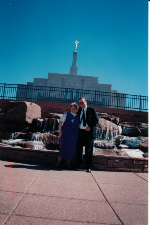 Snowflake temple dedication March 2002
Peter  Watson
05 Jan 2005