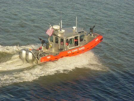This was a new supprise to see along side the ferry the whole way
Roscoe Bruce Caldwell Lee
07 Dec 2004