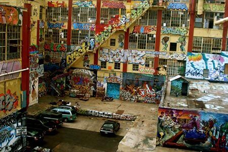 Saw this from the 7 train in LIC
Craig J Salmond
25 Oct 2006