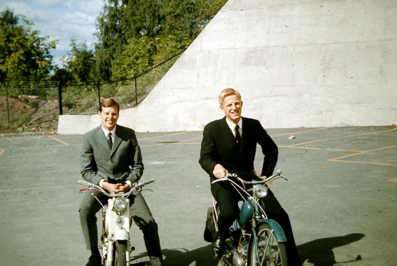 Elder Drashel and I revving up our mopeds by the 
Oslo chapel.  Great way to get around....in the 
summer.
Edward Lee Blaser
08 Feb 2006