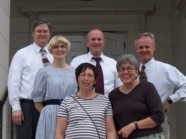 Karl Petter og Laila (Rasmussen) Pettersen ved Nauvoo Temple, 09 Sep 06.  We did names from Laila's family file, what a great experience.  (This was their first full day in America on their five week vacation!)
Left to Right, Front to Back: (Front Row) Laila Pettersen, Shirin (Omana) Cannon, (Middle Row) Jenine Jezek, (Back Row) Jim Jezek, Karl Petter Pettersen, Nelson Cannon
James Jezek
10 Sep 2006