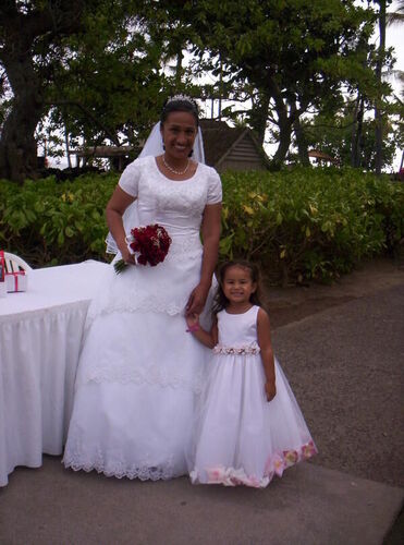 Bride and Flowergirl
Terri Ann Aholelei
21 Apr 2006