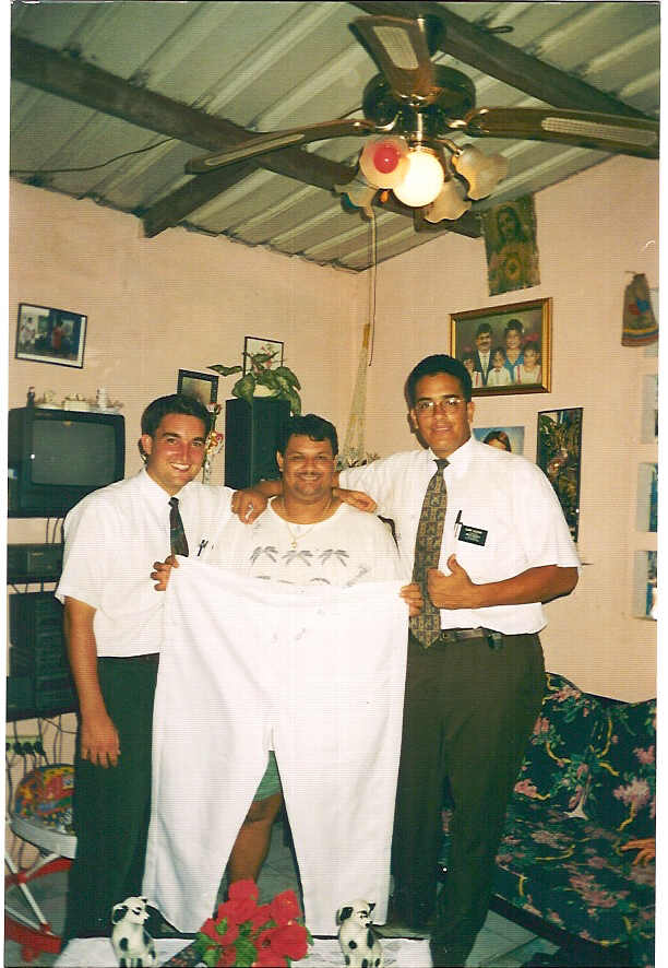 Elder Harris, Hno. Camaño y Elder Salazar
Josué Francisco Salazar
23 Jun 2002