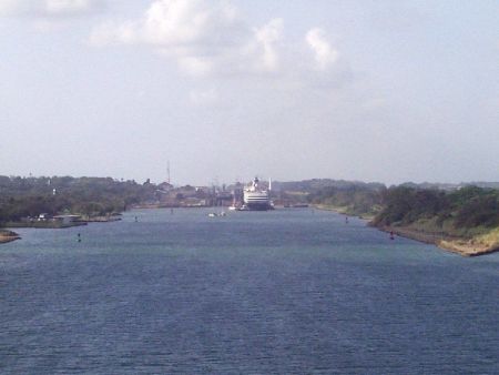 Approaching Gatun Locks
Douglass Edward Stevenson
30 May 2002