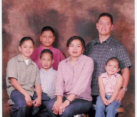Este año cumplire 16 años de haber ido a una mision, hoy tengo buenos recuerdos de aquellos dias, un testimonio de lo que predique en aquellos dias y una familia que me recuerda lo bendecido que he sido.
Marco Tulio Quiroa
08 Jul 2005