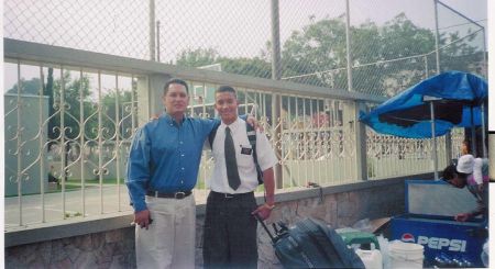 Aqui estoy con Elder Luis Valdez de David Chiriqui, ahora él estaba de misionero en mi barrio en Guatemala.
Marco Tulio Quiroa
14 Jul 2005