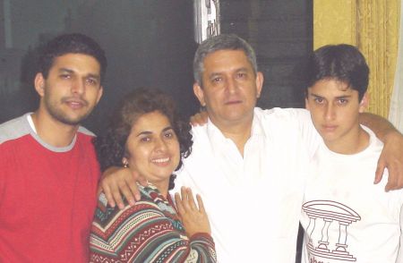 La Familia Abularach envia un saludo muy caluroso a todos los ex-misioneros que sirvieron con ellos en Panamá...
Fernando Alberto Zelaya Calero
16 Nov 2005