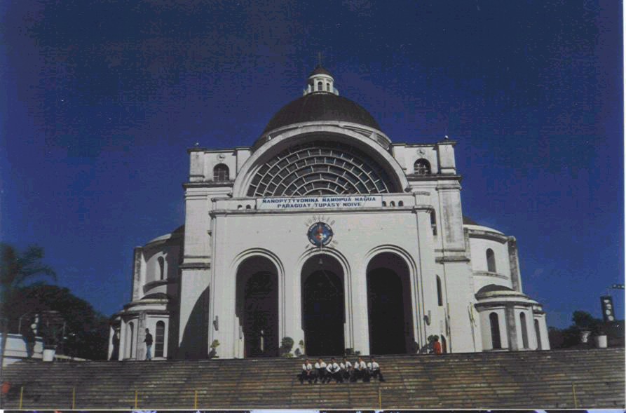 basilica de caacupe, en donde los paraguayos catolicos cada 8 de diciembre vana hacer promesas y a cumplirlas a la virgen... patrona del paraguay
Julio Alberto Abba
21 Sep 2003