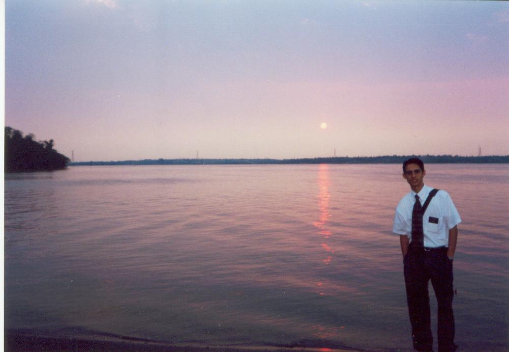 lindo atardecer sobre el rio parana
Julio Alberto Abba
08 Dec 2003