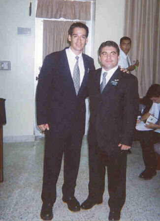 con sarambi...la sonrisa de la misiòn...confe en Luque..nde sore ore rovy'a hetaitè
Pablo Ricardo Medina
17 Apr 2004