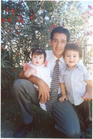 ellos son hijos de mi hna mayor Liliana...Renè Ignacio y Valentina Janis.Ahora tiene otro hijo màs y pronto pondrè foto.Su esposo es chileno se llama Pablo tambièn
Pablo Ricardo Medina
17 Apr 2004