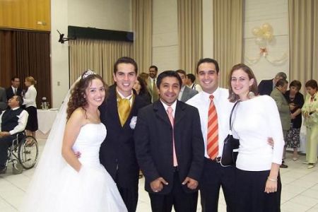 Esta el la foto del matrimon¡o de mi amigo personal Claudio Cuevas con Macarena y Mauricio Diaz y Carla Vanzzini.
Alexis  Barriga
05 Mar 2005