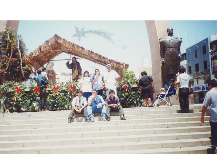Comiendo helados... Hna. Villarreal, Hna. Barreto, Elder Caller, Elder ...., Elder Belnap y un temporal...
Yenyffer  Barreto Tuero de Guzmán
13 Jan 2004