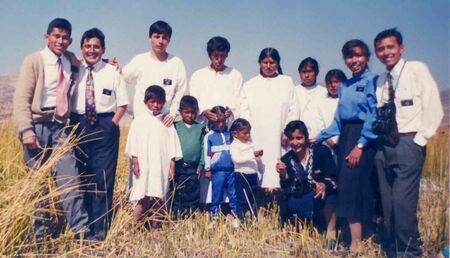 Elder Herrera, Elder Florindez, Elder Flores, Familia Choquehuana, Hermana Inga Hermana Montoya y Elder Cajahuanca
Jose Luis Cajahuanca
16 Feb 2004