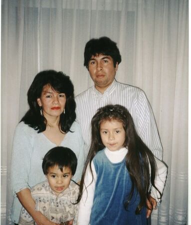 Esta es mi esposa Ruth,mi hija Tatiana,mi hijo Samuel y por supuesto yo.
Alex  Berrospi Valentin
17 Feb 2004