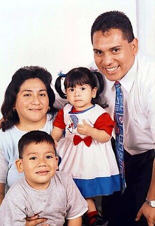 Rocio, Spencer, Yaré y Kike
Carlos Enrique  Fuentes Murillo
18 Feb 2004