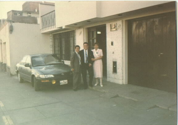 Hna Zuzunaga, Elder Fuentes y Pdte Zuzunaga
Carlos Enrique  Fuentes Murillo
31 May 2004