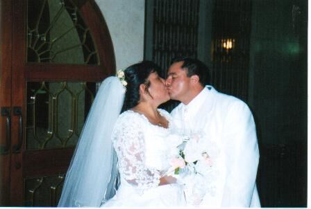 Un tierno beso con mi flamante esposo Cristian...
Yenyffer  Barreto Tuero de Guzmán
02 Aug 2004