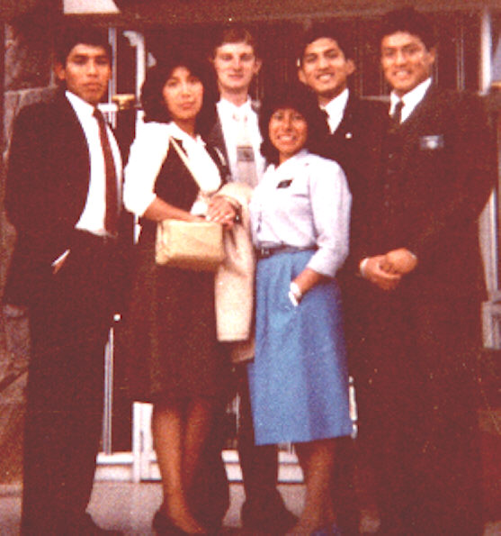 De Izquierda a derecha: Elder Muñoz, Hna. Cotaquispe, Elder Anderson, Hna. Pedroza, Elder Nonalaya & Elder Avila.
Peter Italo Avila
30 Jul 2005