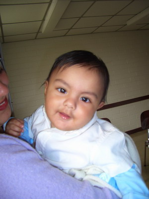 Mi pequeño Santiago con el disfraz de su hermano en actuación de la primaria.
William Alindor Vigo Rojas
31 Jul 2005