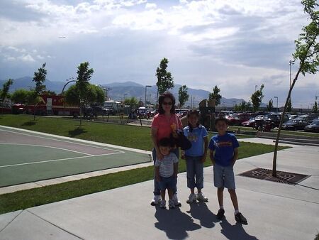 Here are my wife Rocio, Claudia, Danny and Dave during the Celebration of Pioneer's Day .
Augusto Percy Robles
19 Aug 2005