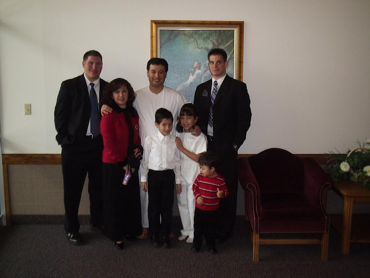 Picture taken at the chapel foyer previous to the ceremony
Augusto Percy Robles
19 Aug 2005