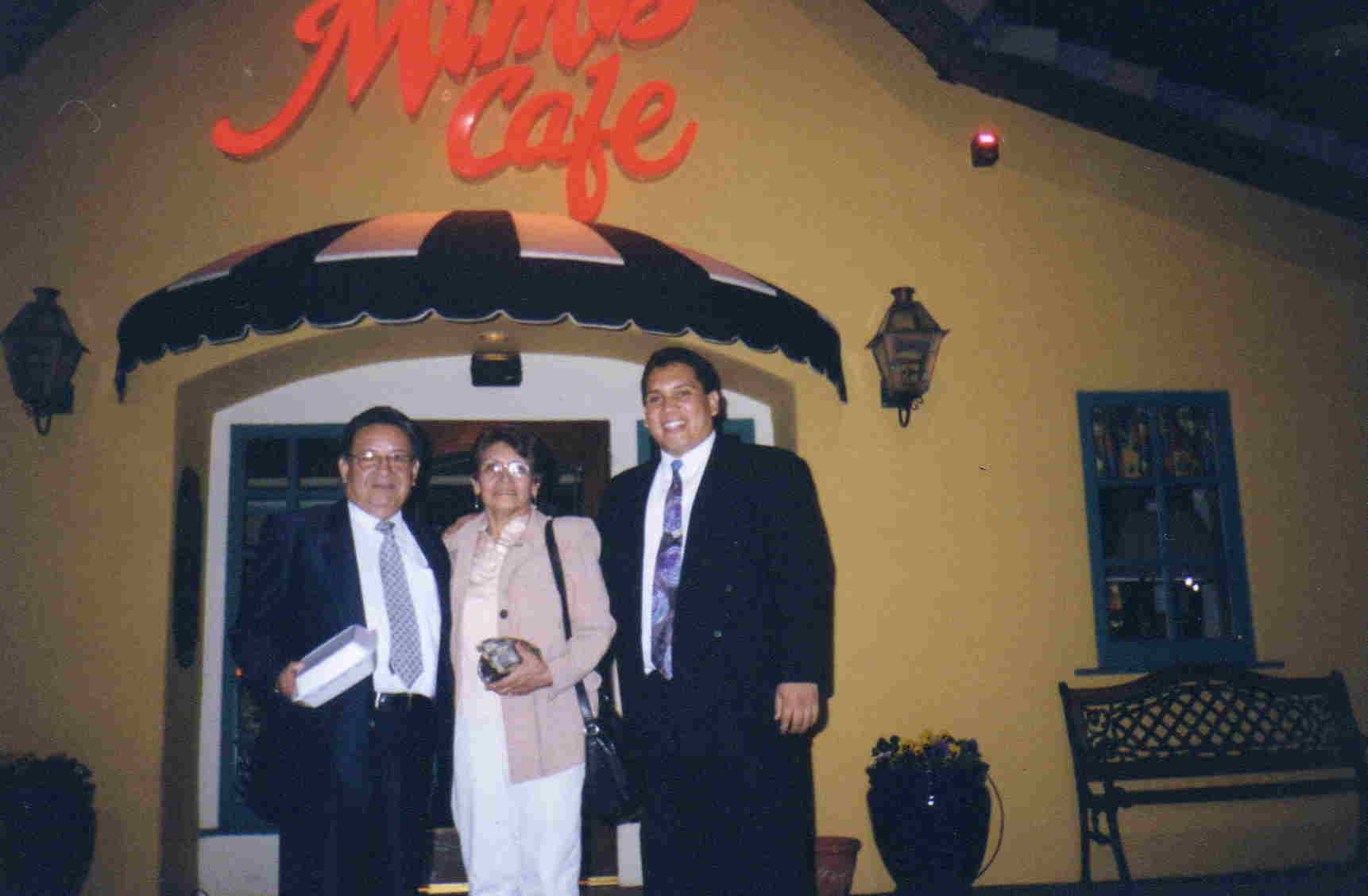 Con el Pdte y Hna Puertas, Provo, Utah, 1 Oct 2005
Carlos Enrique  Fuentes Murillo
28 Mar 2006