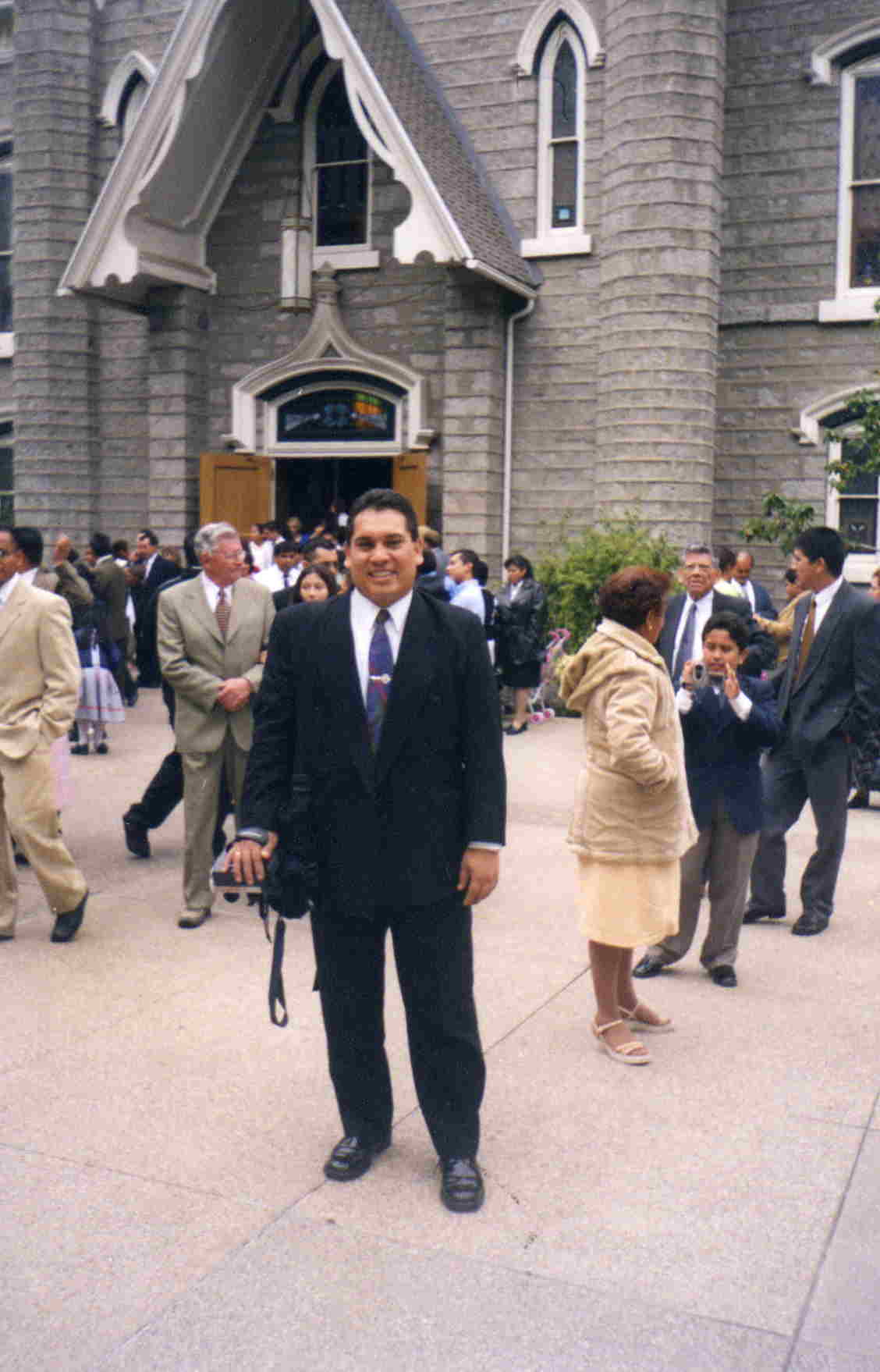 Visitando la Manzana del Templo en Salt Lake, 02 Oct 2005
Carlos Enrique  Fuentes Murillo
28 Mar 2006